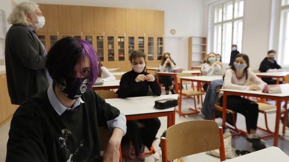 Maturitné skúšky by v tomto školskom roku mali byť, aj keď sa ich študenti stredných škôl obávajú...