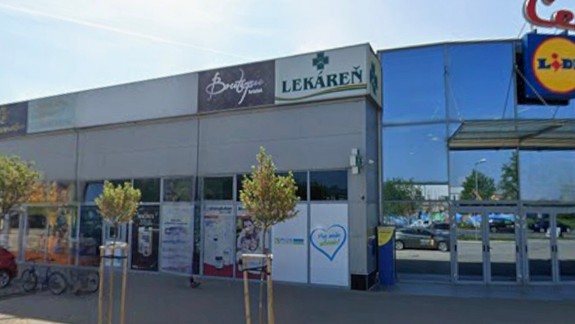 Z lekárne v Dunajskej Lužnej ukradli trezor s opiátmi,  polícia zverejnila fotku podozrivých