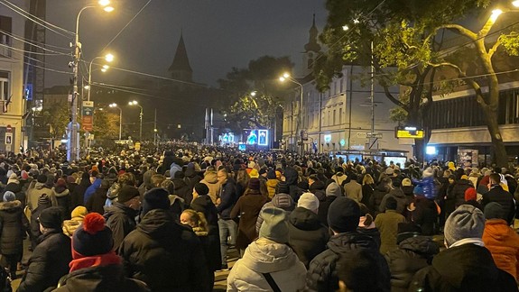 Premávka na Námestí SNP v Bratislave je pre zhromaždenie uzavretá