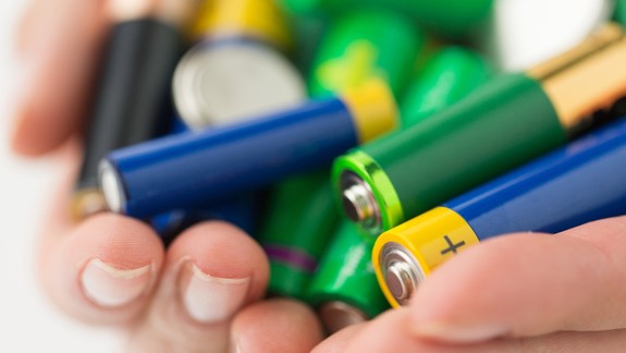 Výber správnej batérie: Alkalická, lítiová či nabíjateľná?