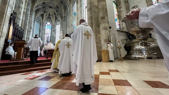 Namiesto zvonov znejú rapkáče: Večerné bohoslužby na Zelený štvrtok pripomenú Ježišovu Poslednú večeru