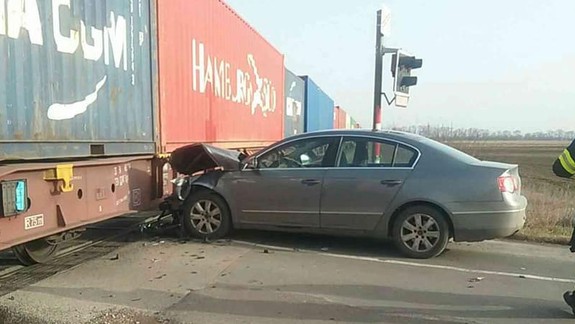 Nehoda v Miloslavove: Nákladný vlak narazil do osobného auta