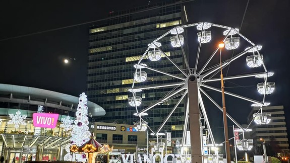 FOTO: Chýbajú vám vianočné trhy? Sviatočné dobroty si môžete dať aj na street foode pri nákupnom centre