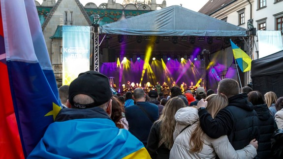 Koncert pre Ukrajinu: Na Hlavnom námestí vystúpia Lúčnica, Para aj Slobodná Európa