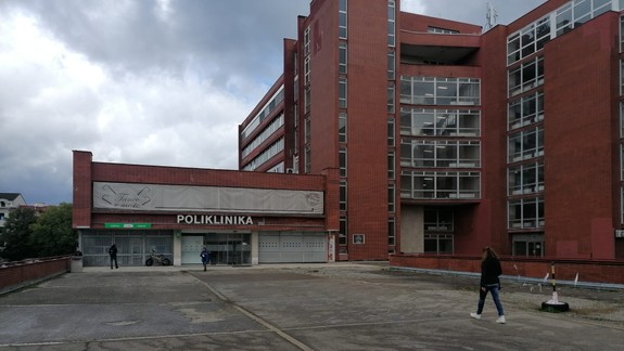 Predávať sa zatiaľ nejde, zrušili súťaž na predaj Polikliniky Tehelná