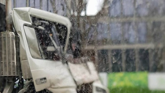 Nehoda: Na Gagarinovej do seba narazili dva nákladiaky, tvoria sa kolóny