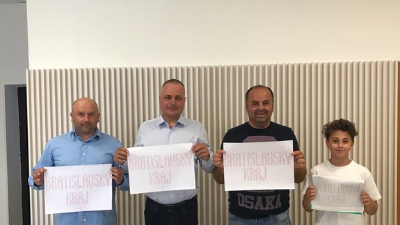 FOTO: Milá iniciatíva na župe - každý obyvateľ Bratislavského kraja tu už má svoje srdiečko...