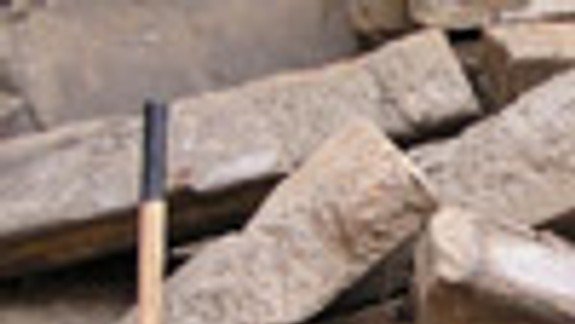 Pamiatku na Nedbalovej ulici neničia