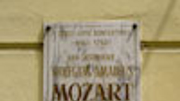 Mozart v Pálffyho paláci nikdy nebol