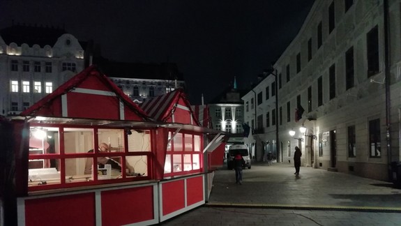 FOTO: Stánky na Hlavnom námestí už ožívajú