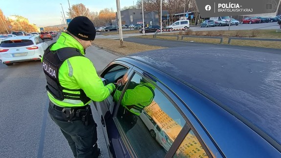 Vedeli ste? Ak šoférujete so zlomenou rukou či nohou, môžete dostať pokutu