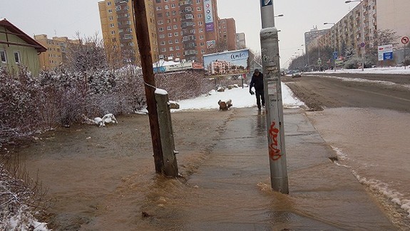 FOTO: Devínskou sa ráno valila voda