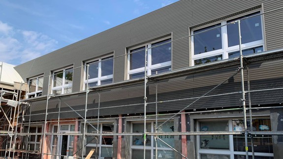 VIDEO: Práce na MŠ v Záhorskej Bystrici idú podľa plánu, fasáda je pred dokončením