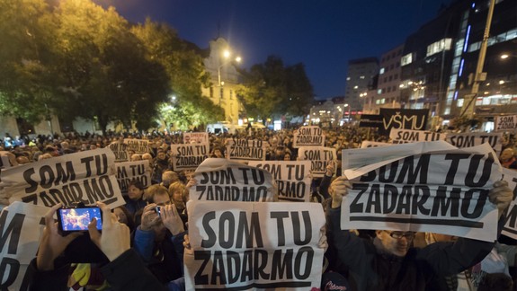 Za slušné Slovensko: Tisíce ľudí opäť zaplnili Námestie SNP