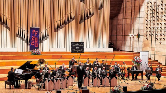 Poznáte príbeh Novoročného koncertu pod pyramídou? Vymyslel ho Petržalčan