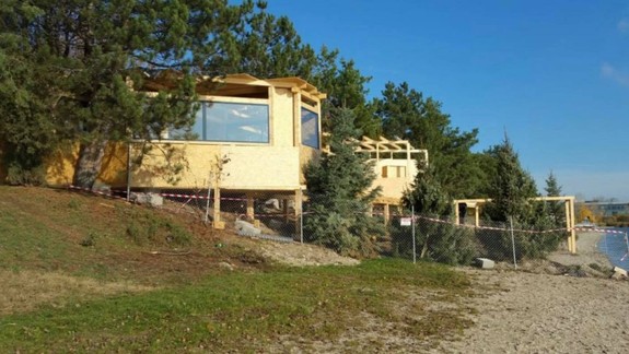 Ružinov nariadil odstránenie súkromného plážového komplexu na Zlatých pieskoch