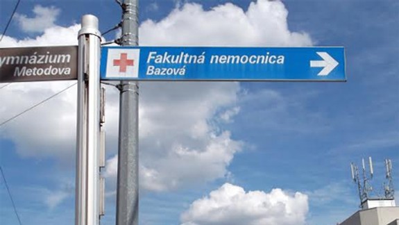 Starý smerovník odstránia až na budúci rok