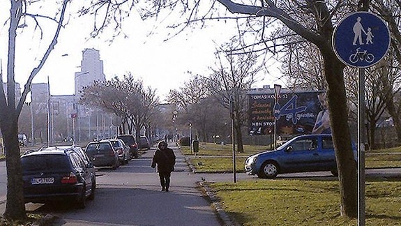 Prečo sa ešte nové pravidlá parkovania nezavádzajú do praxe?