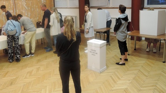 Volebné miestnosti v Záhorskej Bystrici zaplnili voliči hneď po otvorení