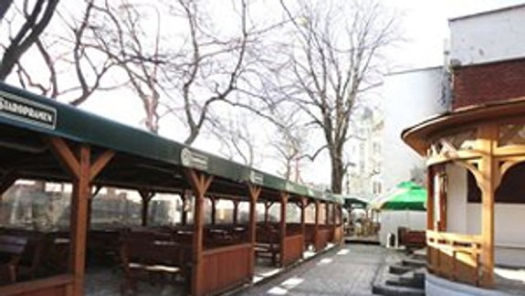 Umelka ruší nočný pokoj, hostia si vraj pýtajú od kapiel prídavky