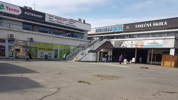 Architekti navrhli novú podobu okolia Domu Služieb v Dúbravke, pribudne vodná plocha aj multifunkčný pavilón