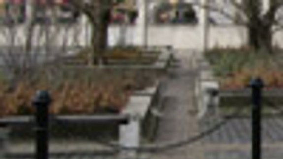 Na Hodžovom zrevitalizujú mobiliár a zeleň