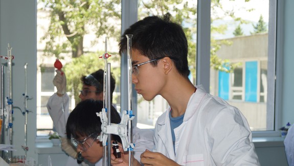 Na prestížnej chemickej olympiáde zabojujú študenti zo 76 krajín sveta