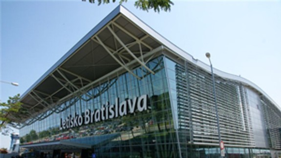 Na bratislavskom letisku evakuovali cestujúcich