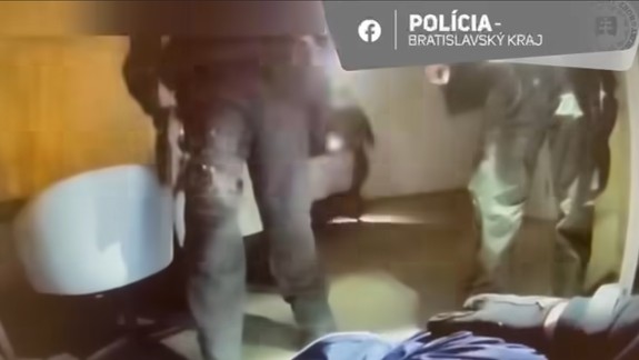 Polícia obvinila muža, ktorý sa v Bratislave vlámal do kancelárskych priestorov