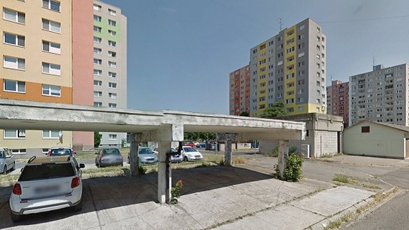 V Podunajských Biskupiciach našli pod oknami ležať mŕtvu ženu