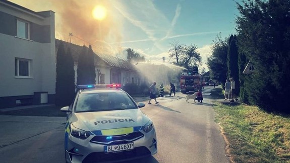 V Jablonci zasahovali pri požiari domu hasiči