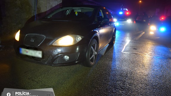 Dlho sa netešil: Zlodej ukradol v Modre auto, čoskoro skončil v rukách polície