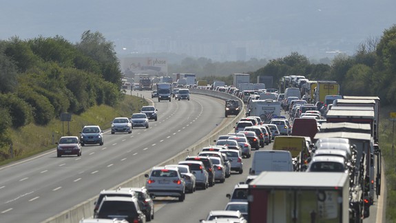 Na diaľnici D1 medzi Bratislavou a Trnavou sa zrazilo niekoľko áut