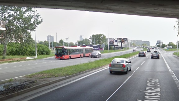 VIDEO: Autobus MHD na Panónskej zrazil opitého chodca - pozrite si autentické zábery z nehody...