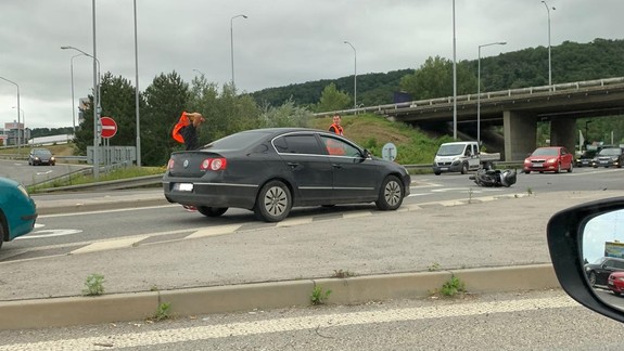 FOTO: Ďalšia hrozivá nehoda motocyklistu. Vodič auta mu nedal prednosť
