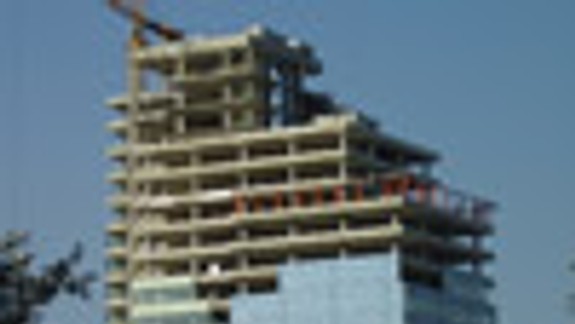 Vyšetrovanie pádu zo stavby sa neskončilo