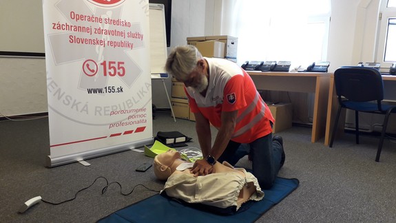 Opakovanie je matka múdrosti. Bratislavskí policajti si zopakovali záchranu života
