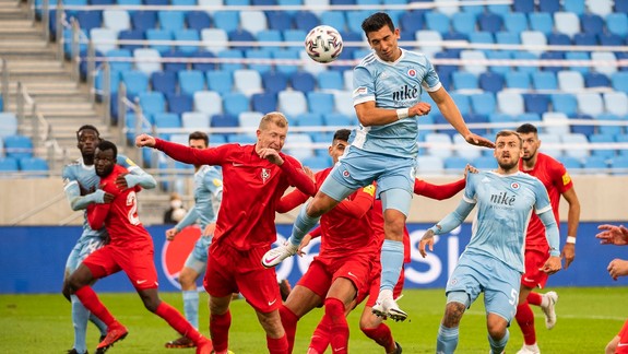 Futbalisti Slovana zvíťazili nad Sereďou 3:0 a sú v tabuľke stále druhí za Dunajskou Stredou