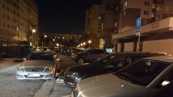 FOTO a VIDEO: Môže ísť o život. Pozrite si, ako majú hasiči problém sa k vám vôbec dostať