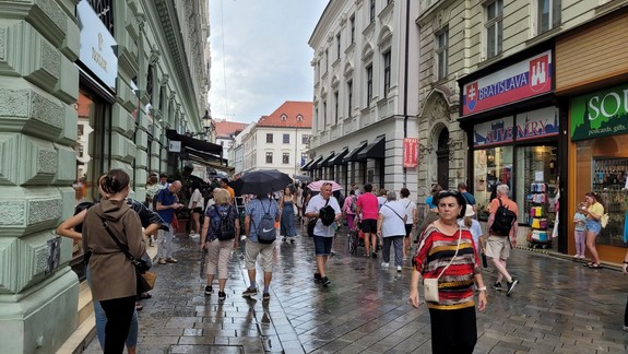 Záujem o Bratislavu medzi zahraničnými návštevníkmi rastie, Slovákov prichádza menej