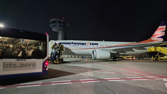 O polnoci sa do Bratislavy vrátili prví cestujúci z Maskatu v Ománe