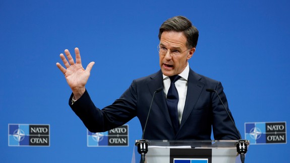 Slovensko vo štvrtok navštívi šéf NATO,  prihovorí sa aj študentom Univerzity Komenského