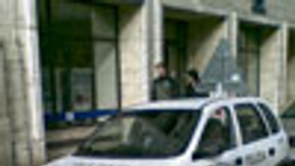 Policajti a odťahovky porušujú pravidlá premávky