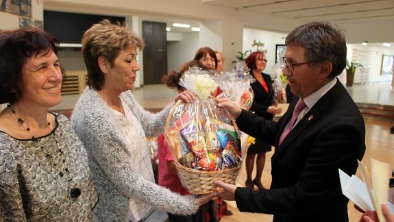 V Ružinove ocenili pedagógov, zaspieval im Csino