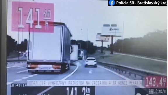 VIDEO: Policaji pokutovali vodiča, ktorý si to cez Most Lafranconi švihol rýchlosťou 144 km/h