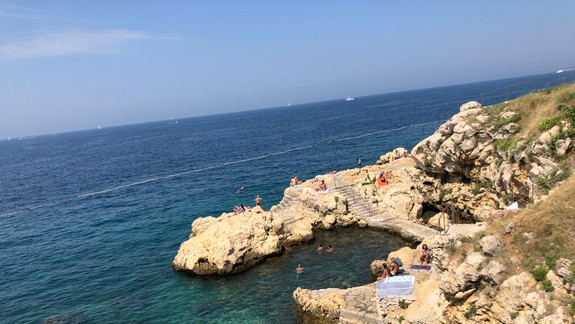 Poisťovne upozorňujú: Cestovné poistenie v rizikových krajinách nekryje náklady súvisiace s COVID-19