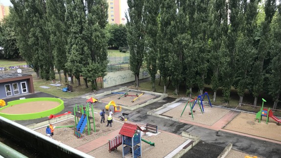 Dúbravčania dnes môžu brigádovať na ihrisku v parku Družba