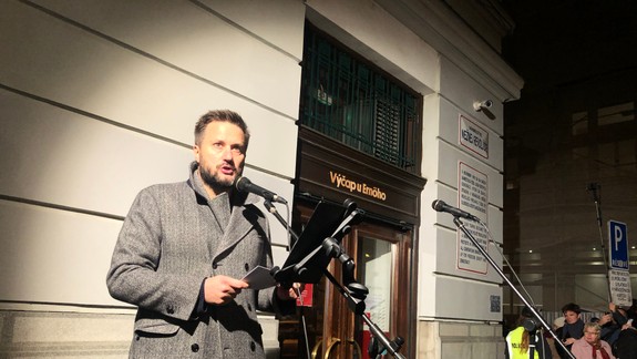 FOTO a VIDEO Je to oficiálne: V Bratislave pokrstili nové Námestie Nežnej revolúcie, sviečku prišla zapáliť aj Zuzana Čaputová