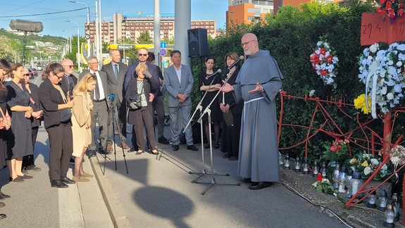 Panychída za Róberta Remiáša: V Karlovej Vsi si pripomenuli 28. výročie tragickej udalosti