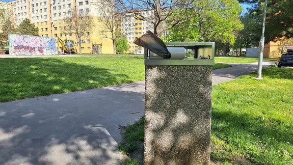 Kradne sa už úplne všetko: Z košov miznú celé rolky s vreckami na psie exkrementy